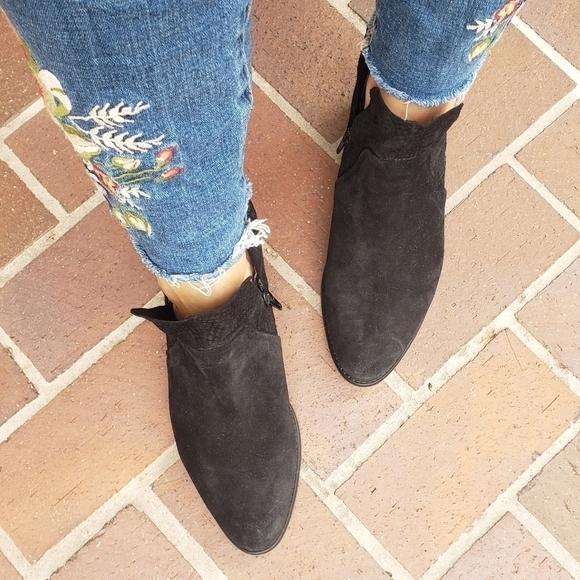 Seychelles Score Black Suede Block Heel Ankle Boots Bootie Size 8.5 - Picture 3 of 8